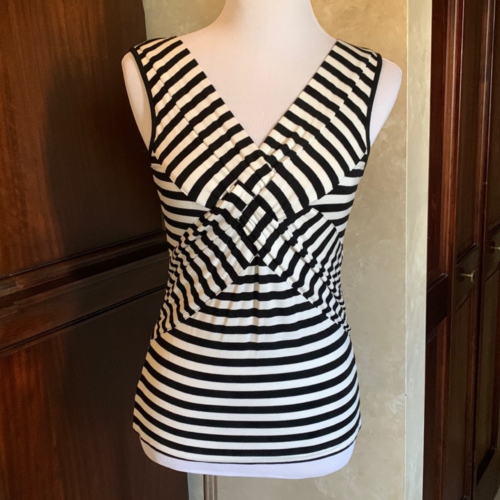 Flattering black & white stripe Cable & Gauge tank top